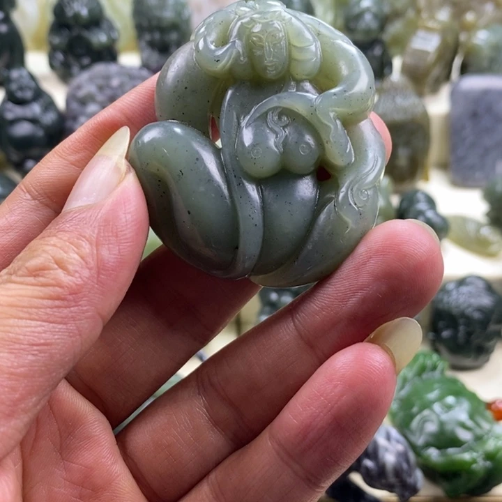 颈饰未镶嵌和田玉