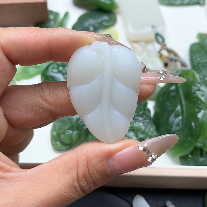 【闪购商品】颈饰未镶嵌和田玉雪*