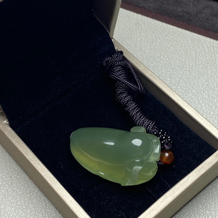 岫玉手工雕刻精美小猪