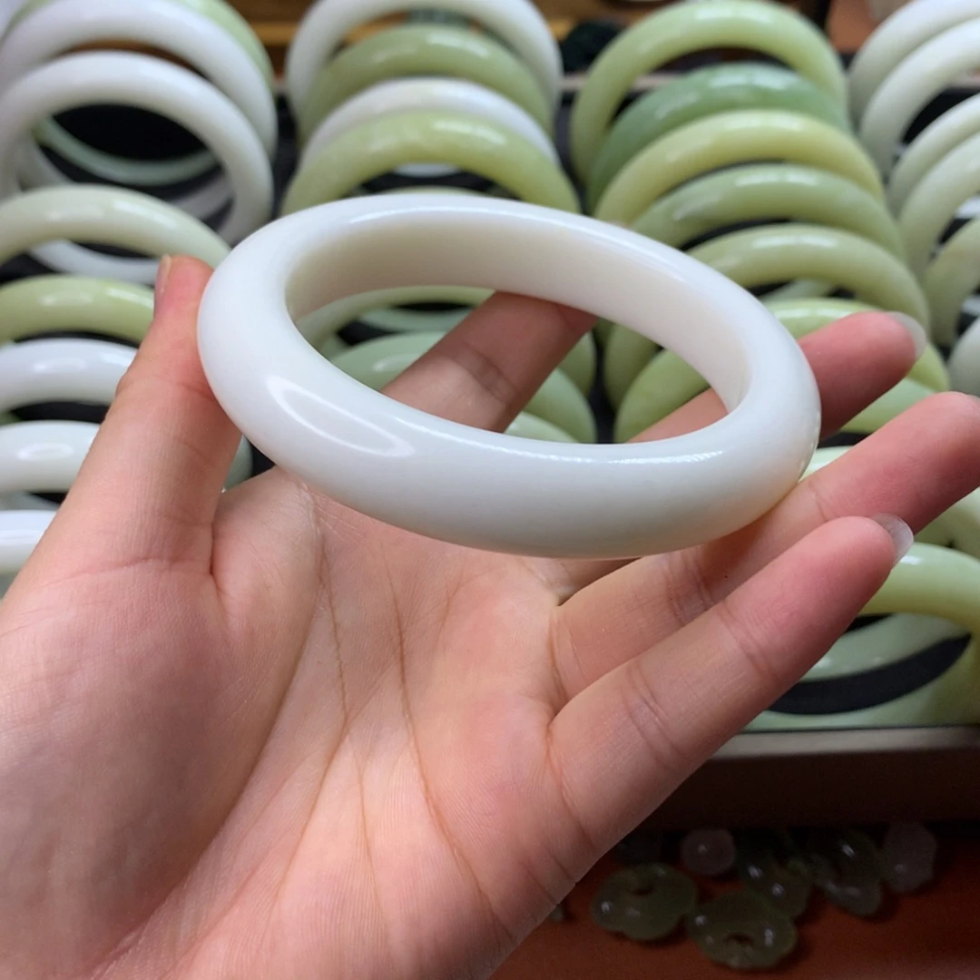 未镶嵌蛇纹石玉颈饰61.7