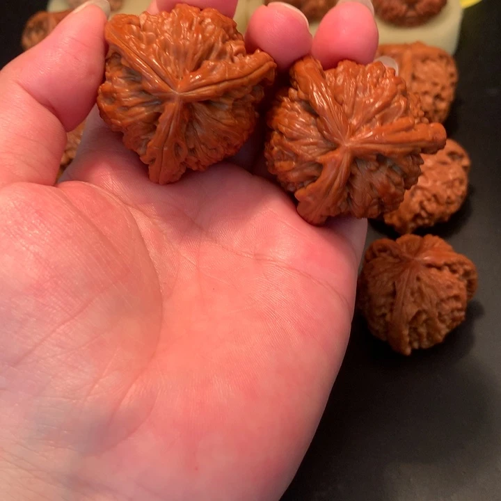 文玩核桃把件是****凡工艺