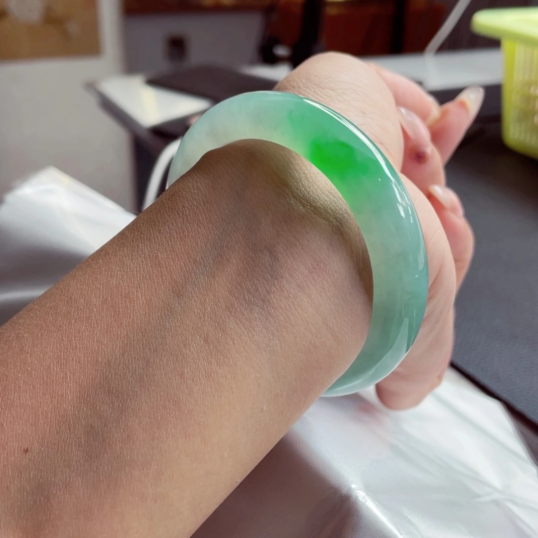 未镶嵌手镯翡翠冰胶起荧光飘辣绿5354毕业镯 敏10号