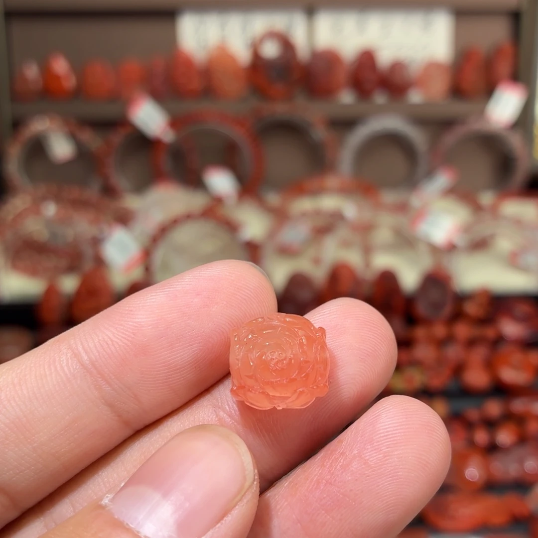 南红玛瑙未镶嵌颈饰牡丹花