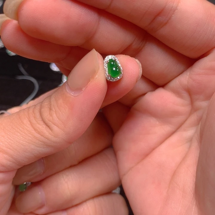 小***子银S925镶嵌翡翠耳饰葫芦