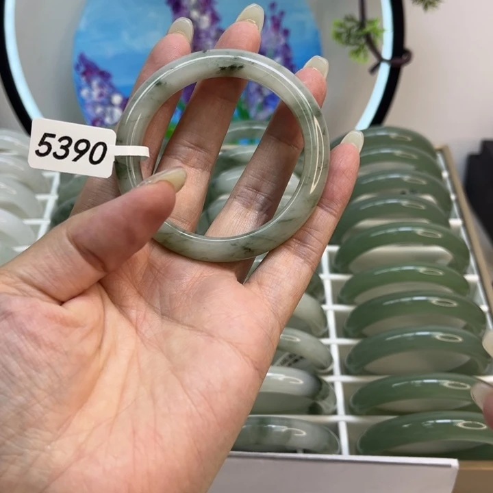 石英质玉未镶嵌手镯5390