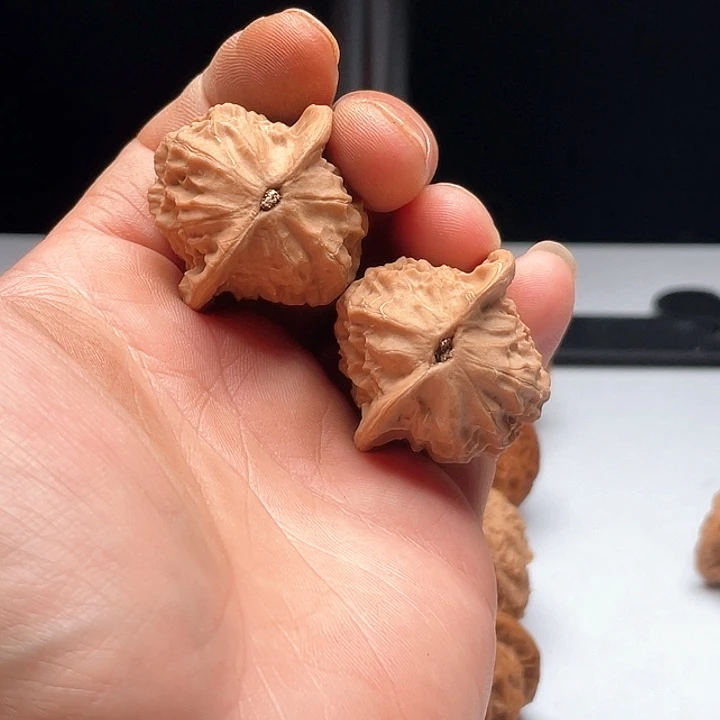 吊坠文玩核桃牛****！瓷娃娃