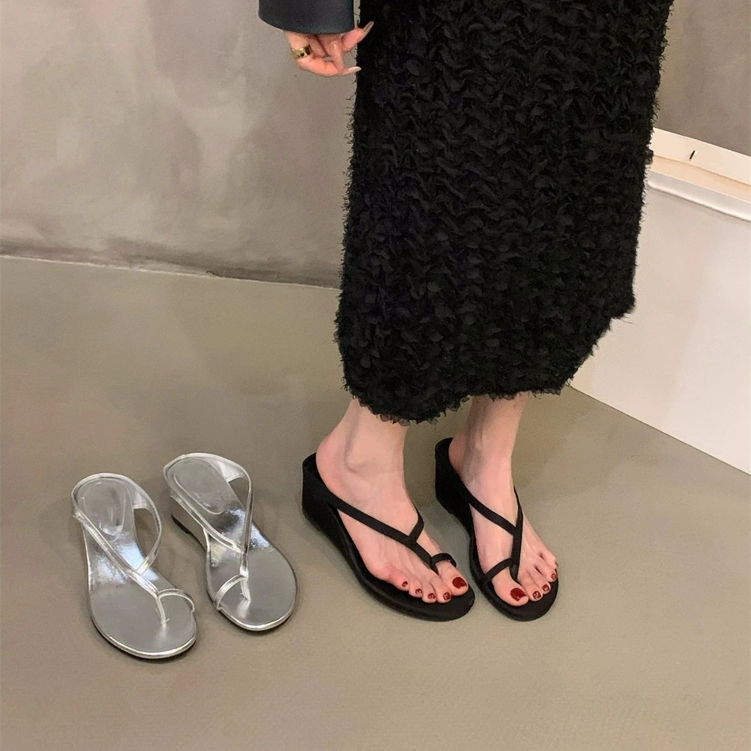 UHCK坡跟高跟法式套趾凉拖凉鞋仙女鞋子外穿2025夏季银色夹脚人字