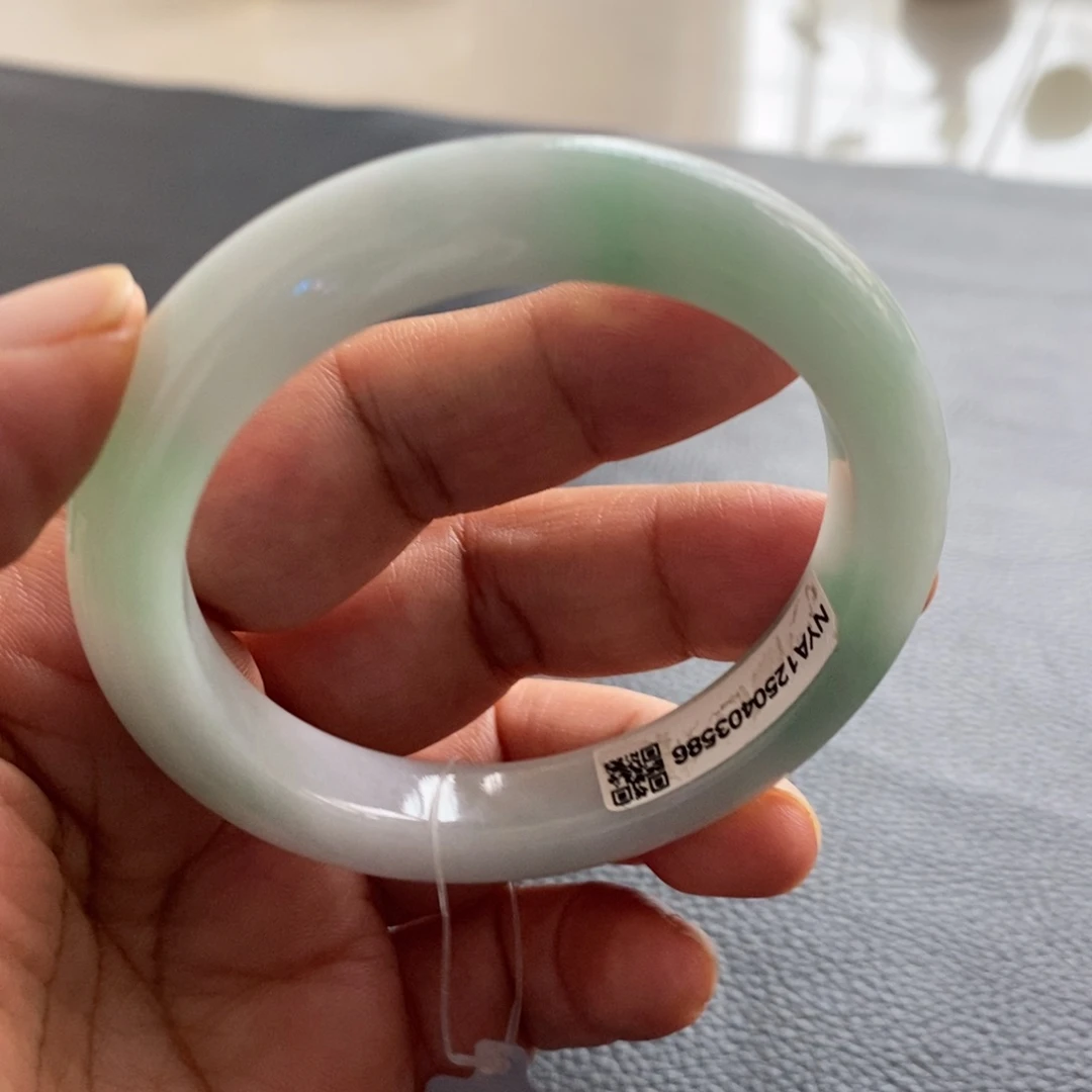 翡翠手镯未镶嵌天然翡翠手镯