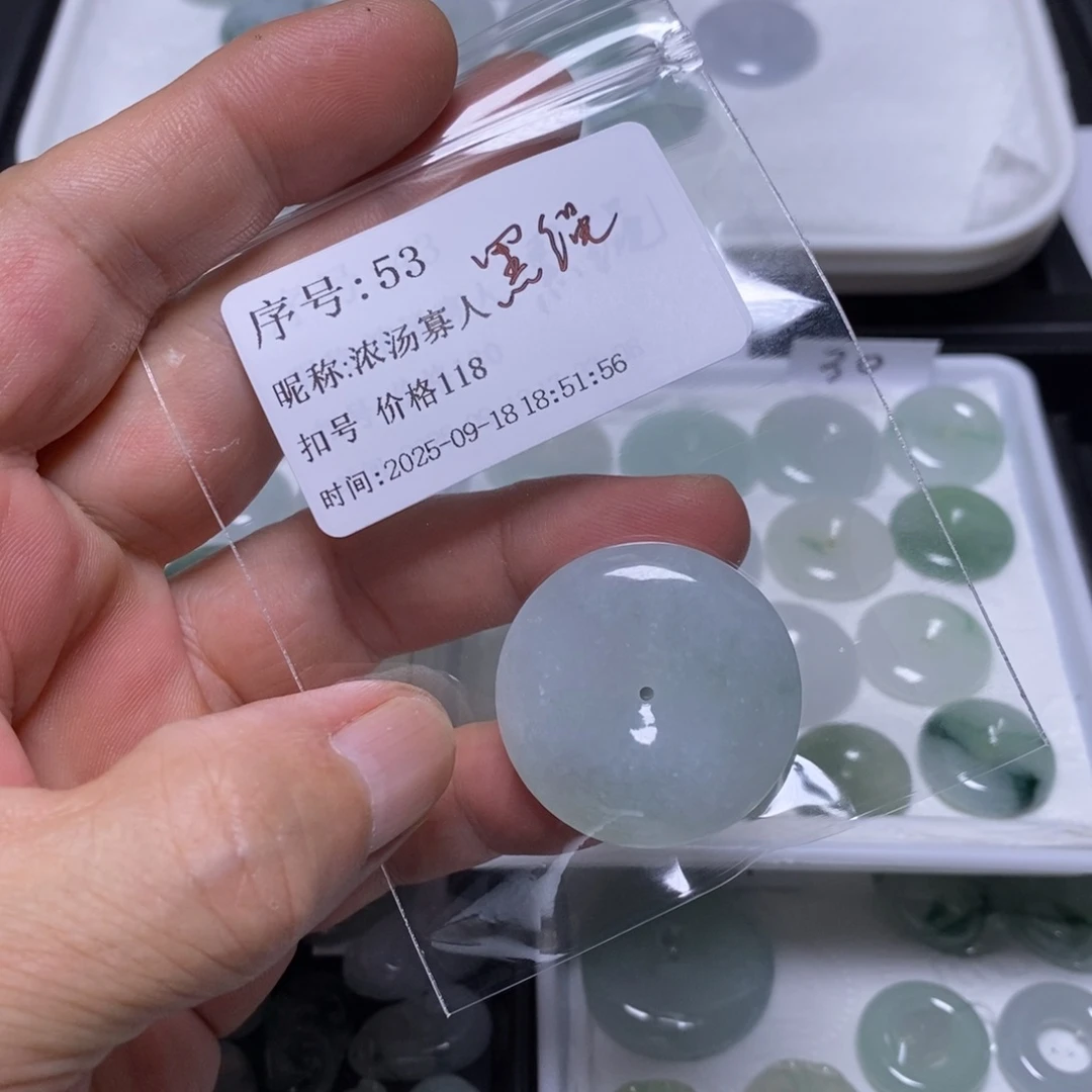 浓***人吊坠(不含链)未镶嵌翡翠