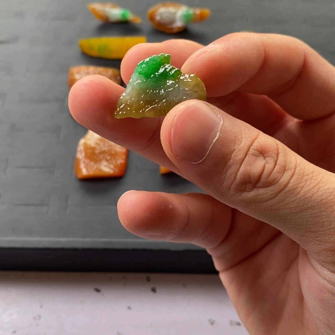 未镶嵌定制翡翠缅甸天然a货翡翠，黄加绿随形