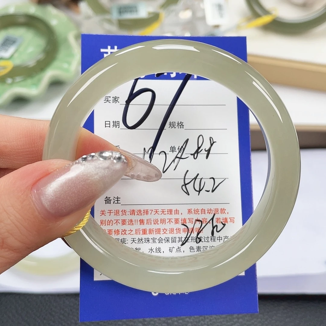 和田玉未镶嵌手镯