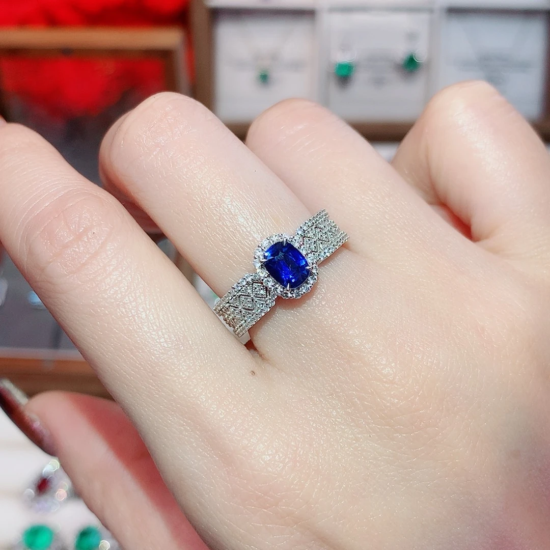 18K金镶嵌蓝宝石戒指0.76ct/天然宝石/七天无理由