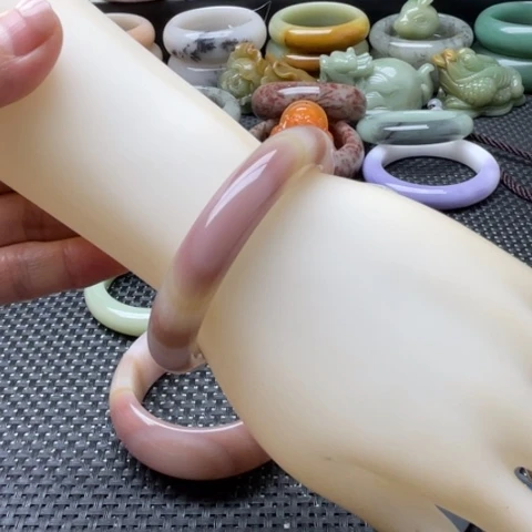 石英岩玉未镶嵌手镯