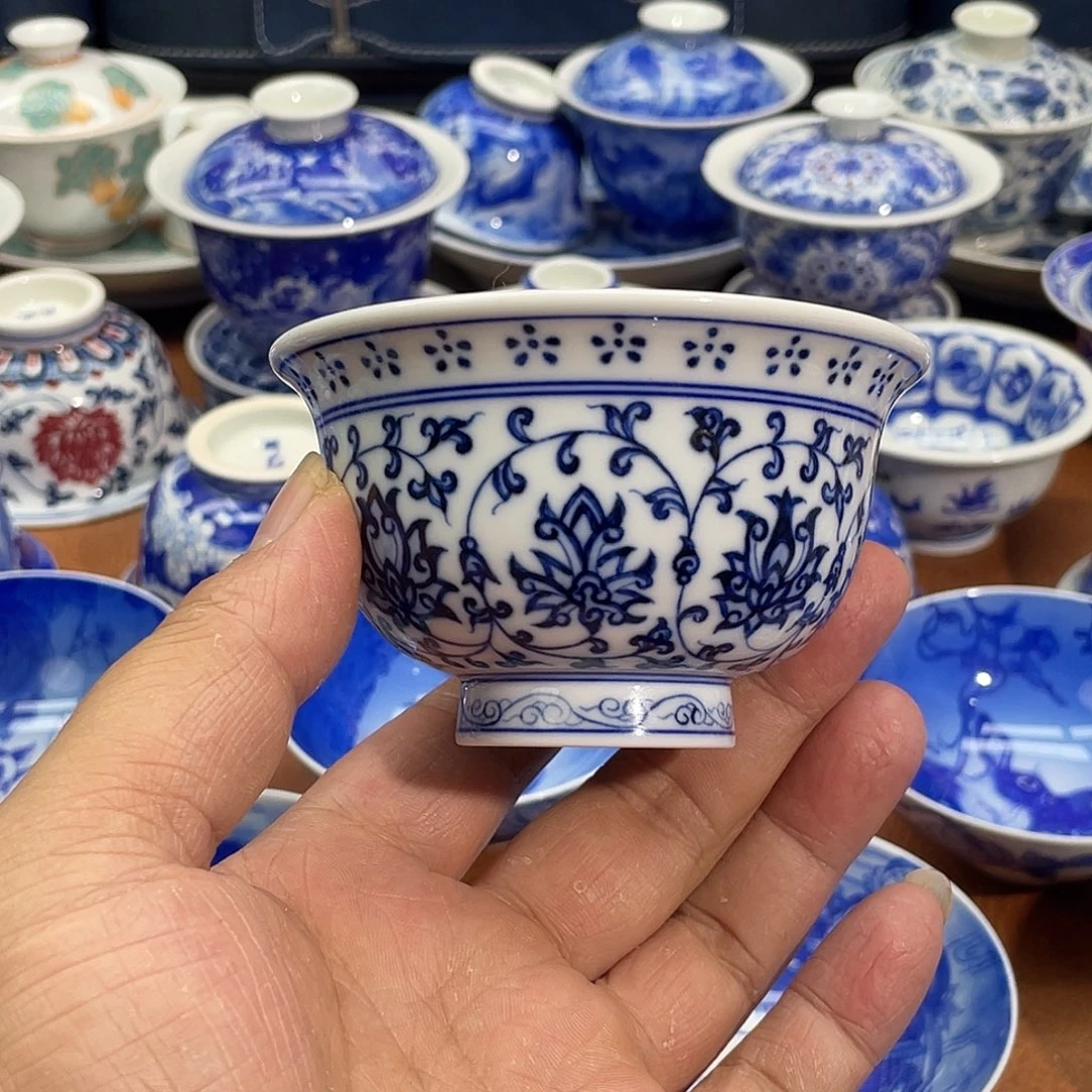 青花缠枝莲宝相花压手杯