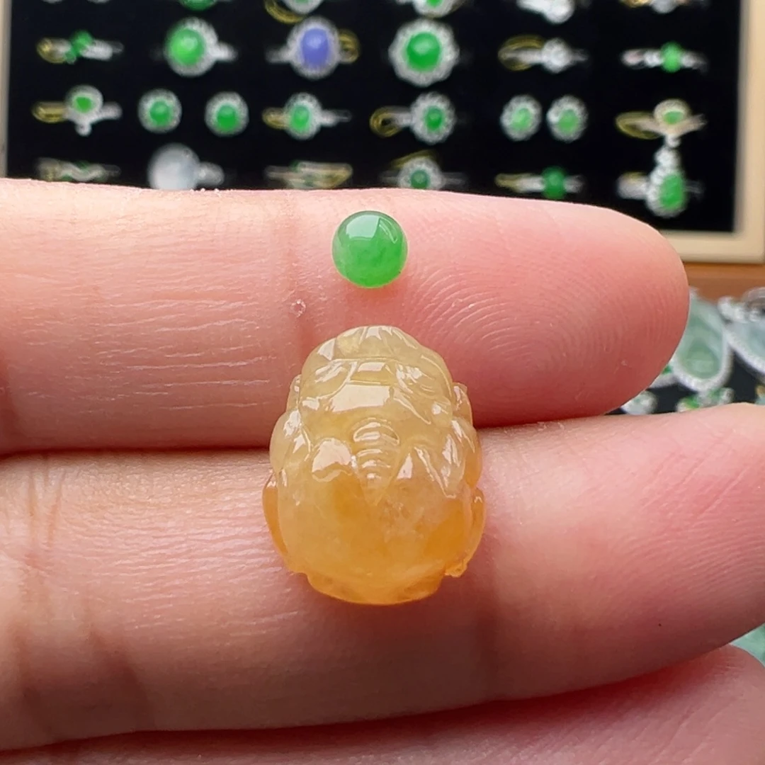 翡翠未镶嵌颈饰貔貅