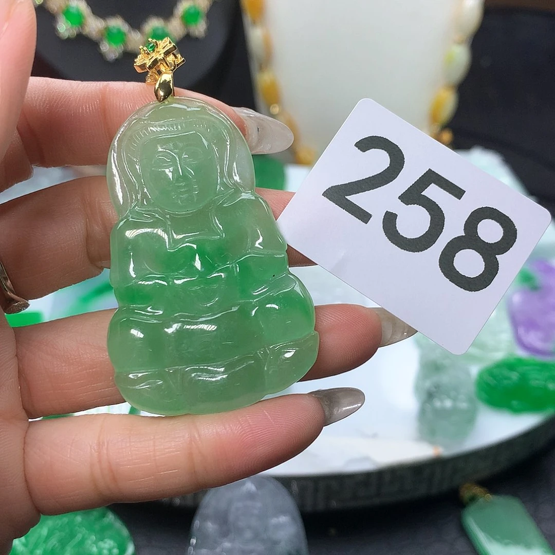 翡翠吊坠(赠链)未镶嵌