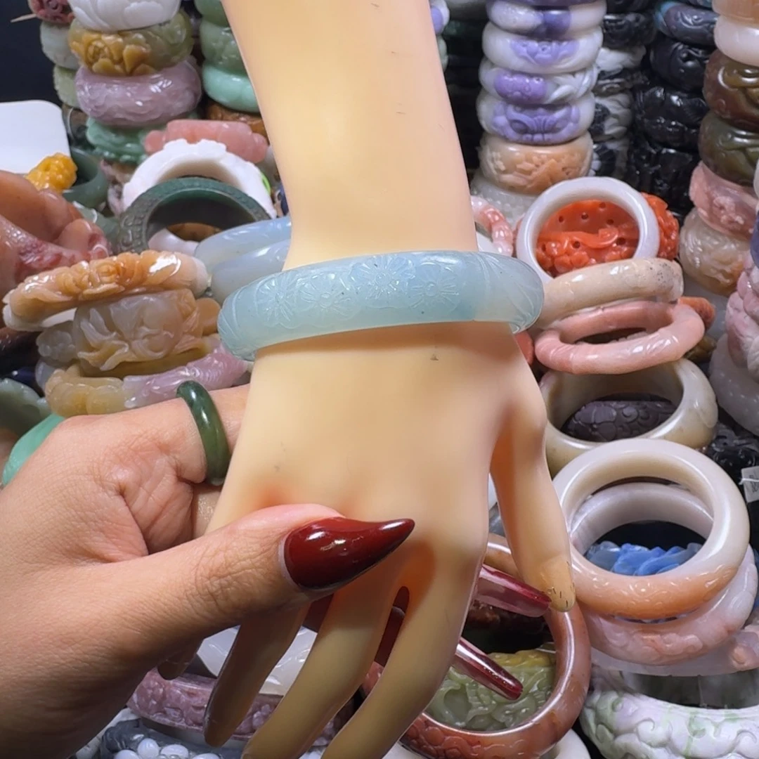 石英质玉（佘太翠）未镶嵌手镯18。58。不退换