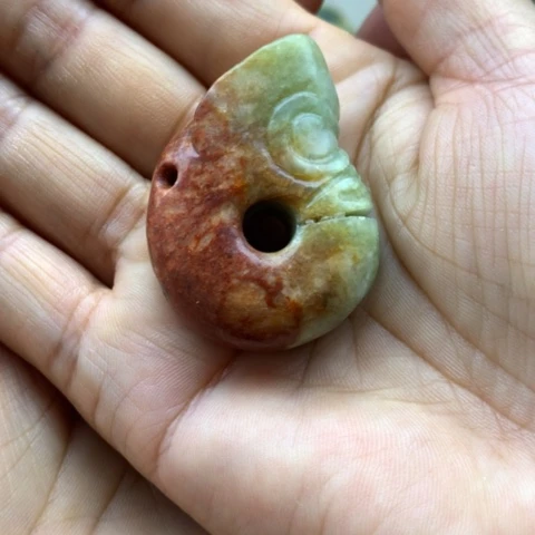 【闪购商品】未镶嵌岫岩河磨玉（透闪石质玉）挂件莫***齐