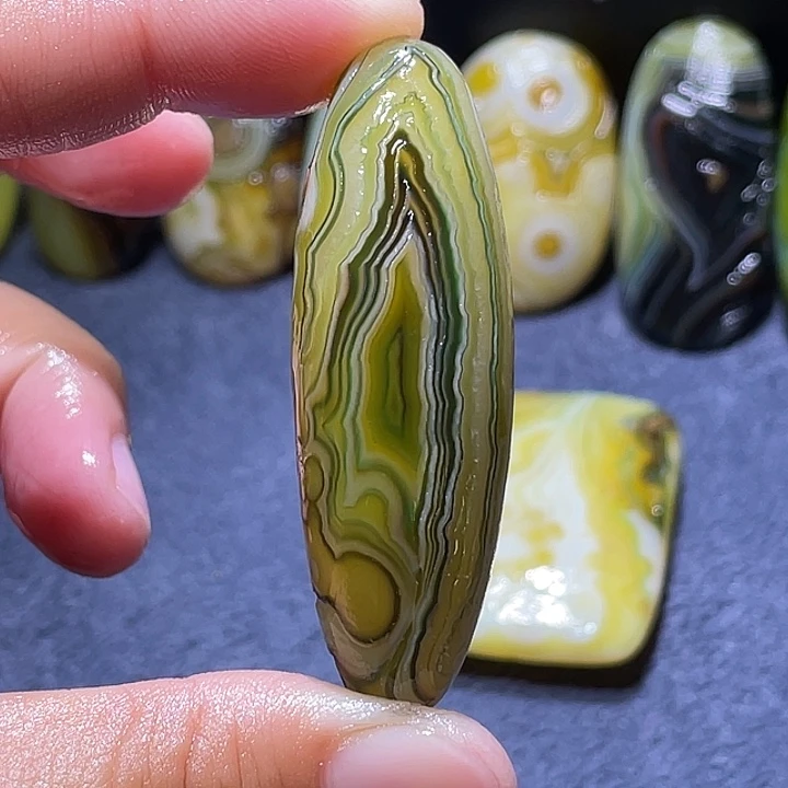 玛瑙/玉髓未镶嵌珠宝奇石