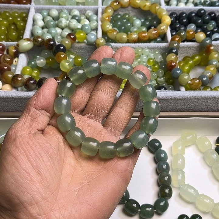 合金蛇纹石玉颈饰