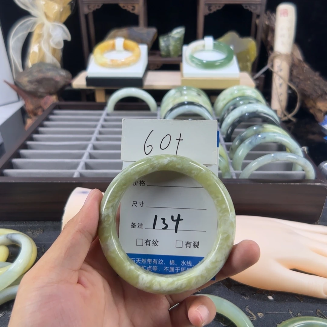 蛇纹石玉未镶嵌手镯