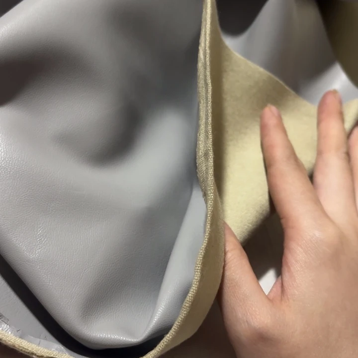 混纺浅灰色棉底皮1米。