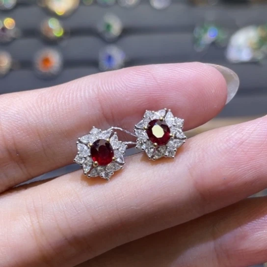 18K金镶嵌耳饰红宝石1.08ct