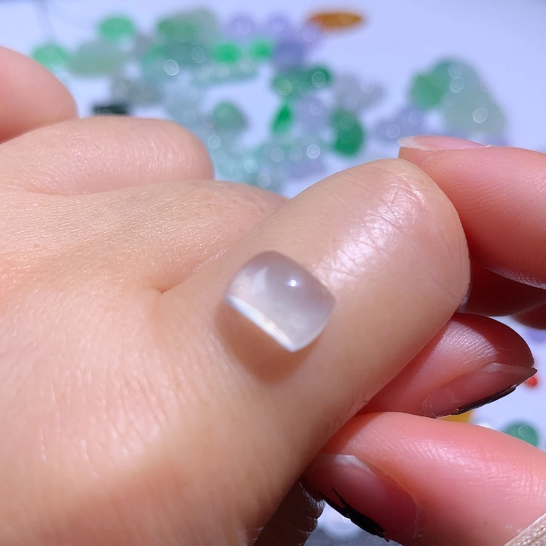 翡翠颈饰未镶嵌马鞍