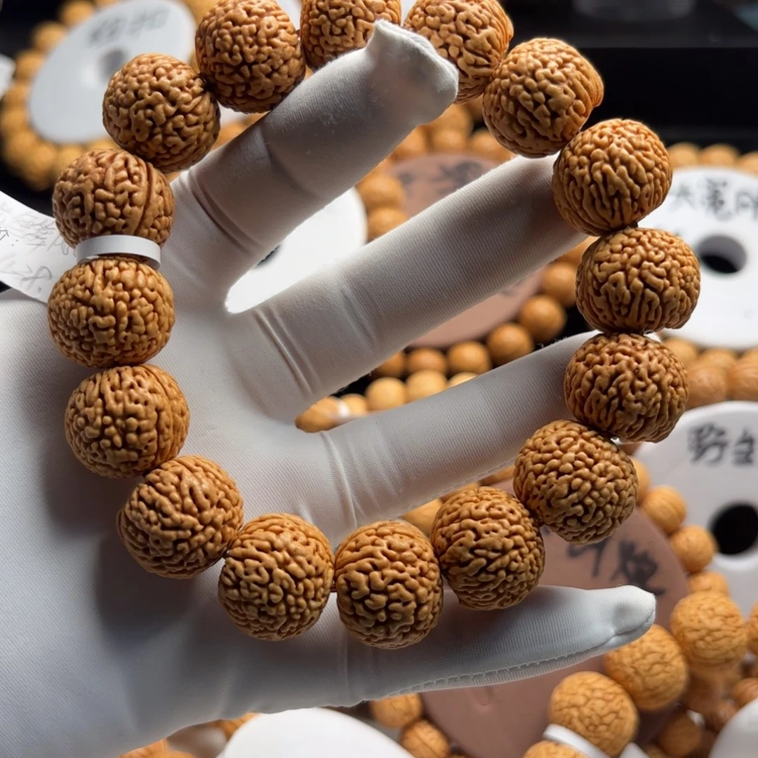 属***歌菩提籽类龙鳞凤尾桃核手串