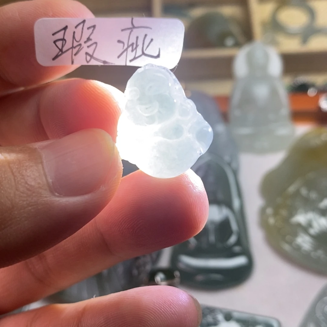 翡翠未镶嵌颈饰好