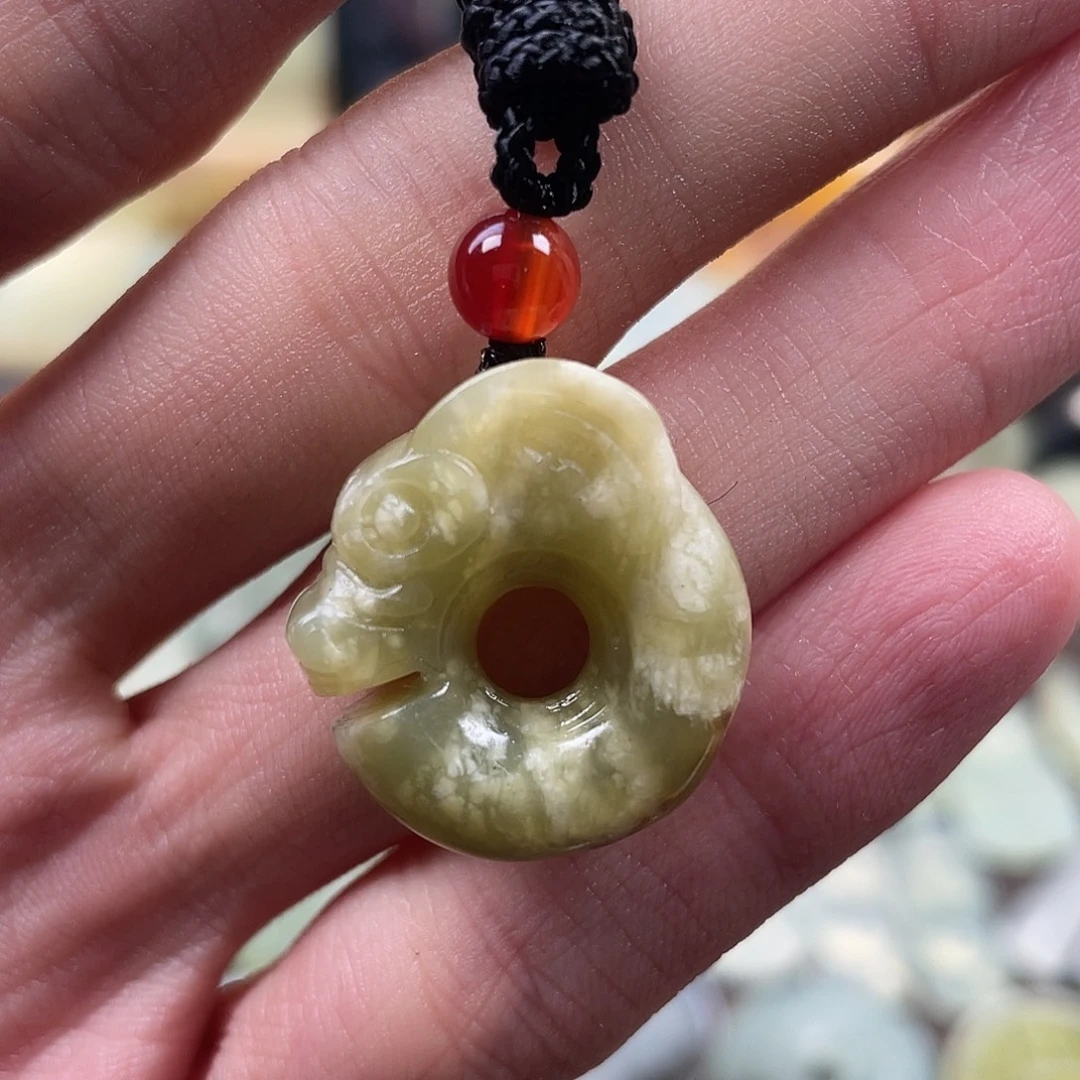 蛇纹石玉未镶嵌颈饰