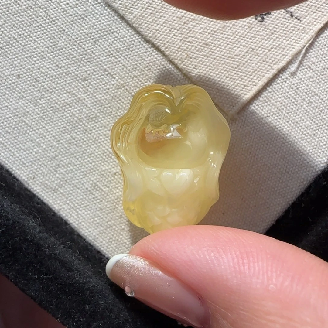 未镶嵌琥珀珠宝奇石