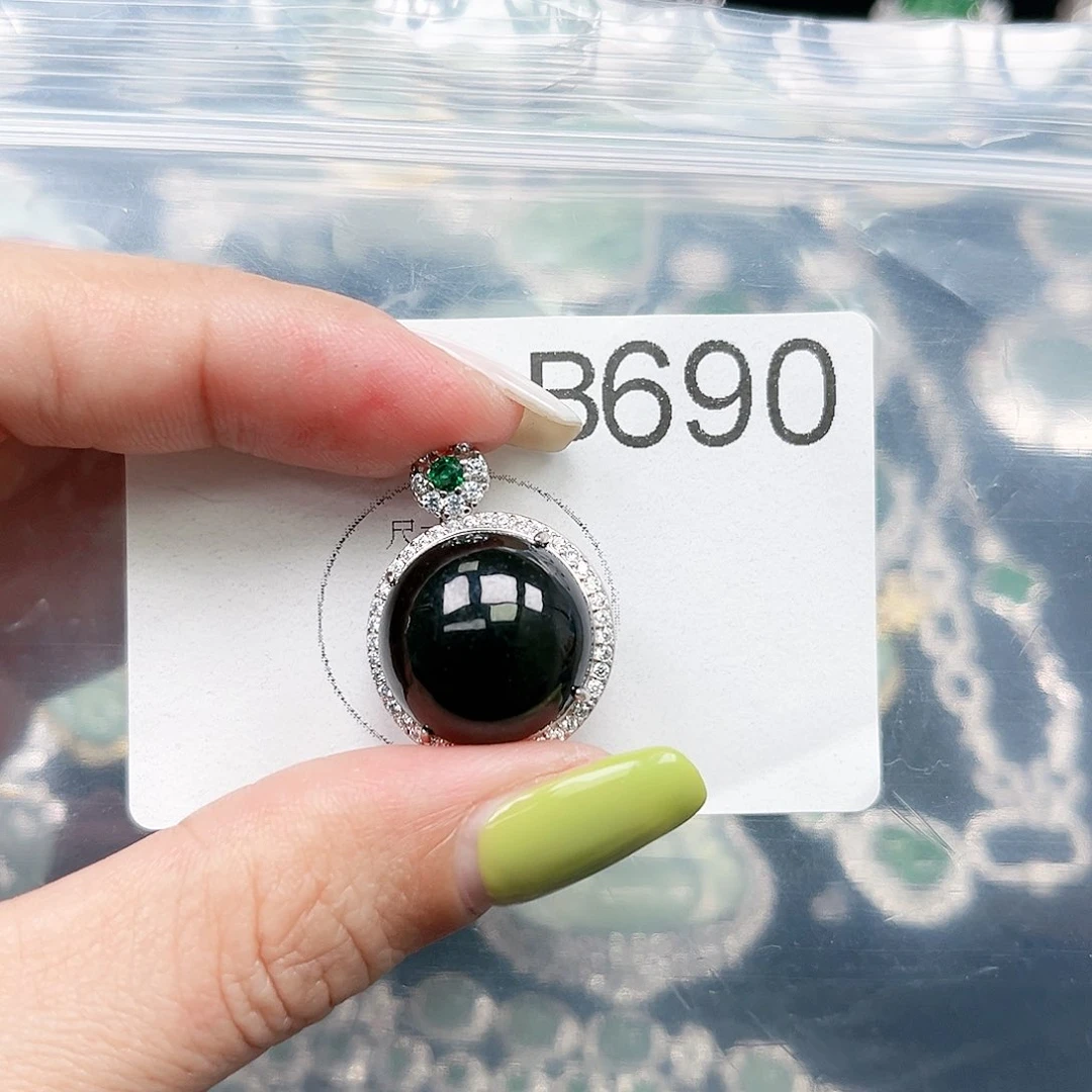 翡翠颈饰未镶嵌翡翠690