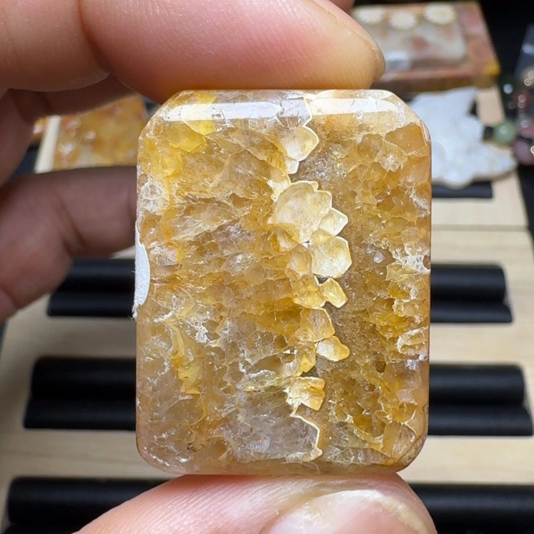 未镶嵌纯天然色有机玉石保真色石英质玉