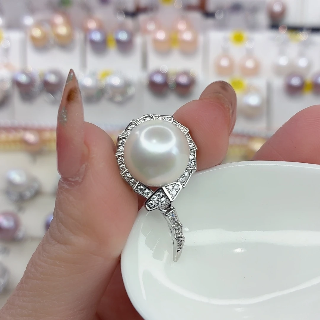 邓***姐淡水珍珠颈饰合金