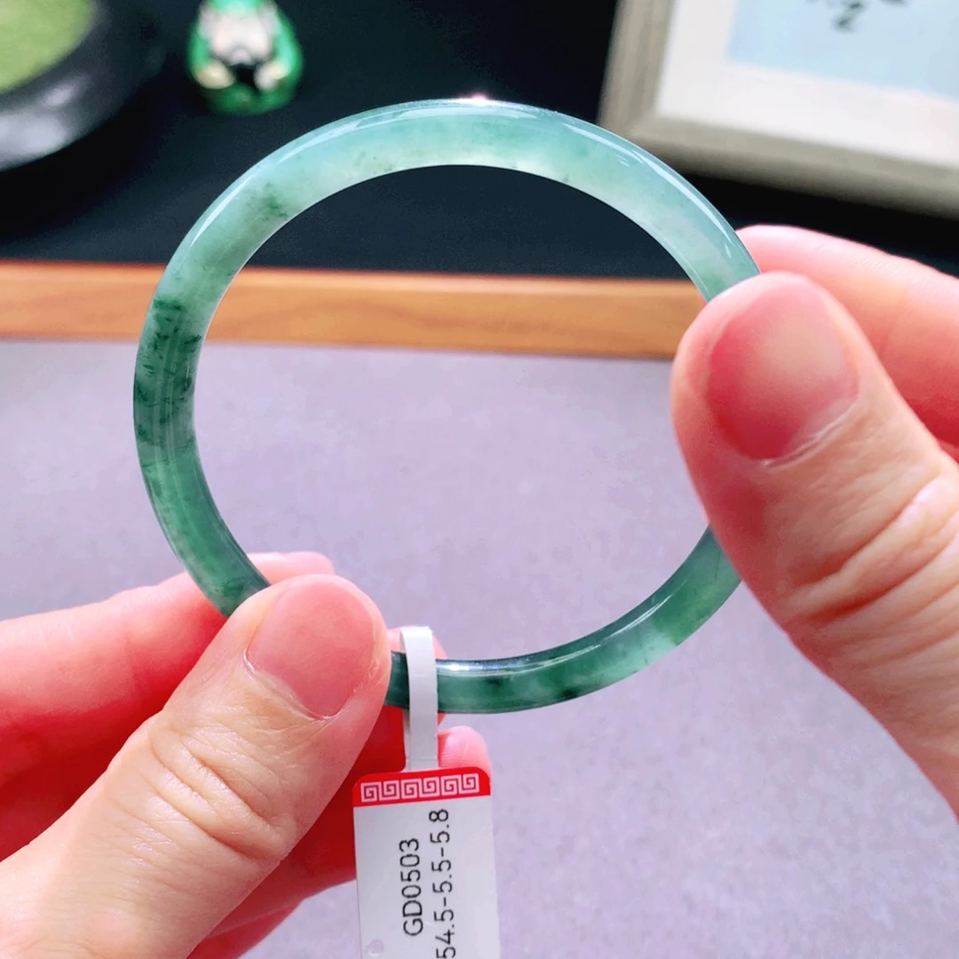 翡翠手镯未镶嵌天然翡翠手镯