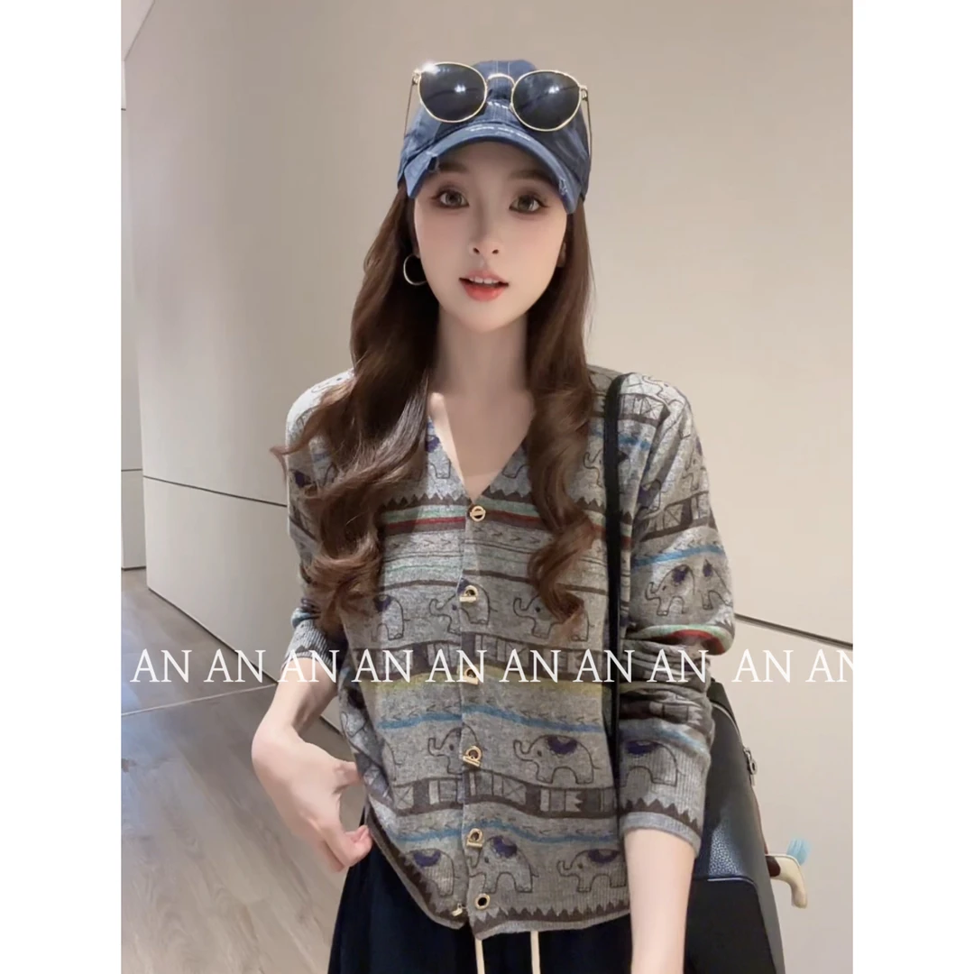C09216复古洋气显瘦慵懒风撞色软糯V领大象印花针织毛衣外套