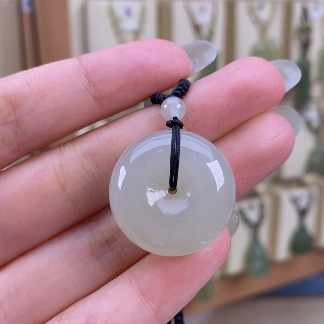 洋***意和田玉未镶嵌颈饰