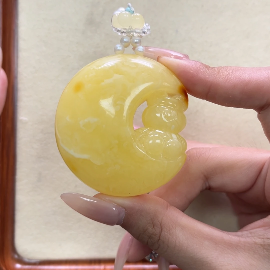 琥珀未镶嵌裸石天然琥珀月亮熊