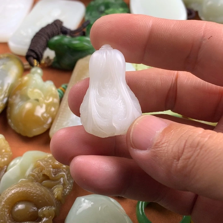 未镶嵌和田玉挂件