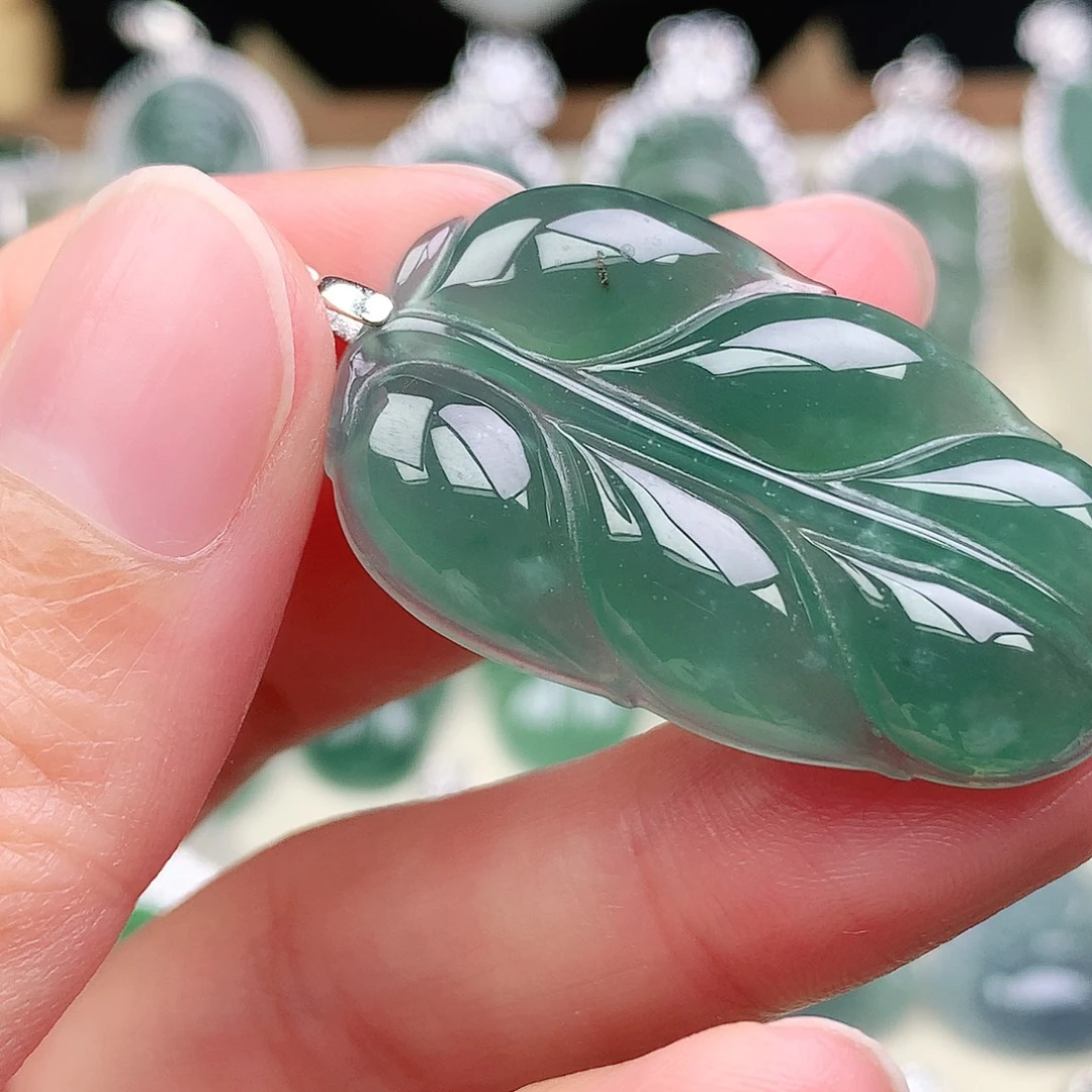 翡翠未镶嵌颈饰吊坠