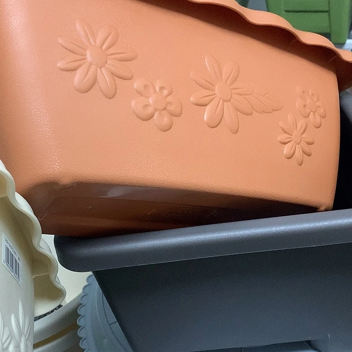 2个桃红菜盆浮雕爱丽思