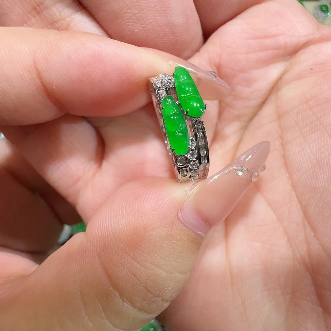 【闪购商品】18K金镶嵌戒指翡翠