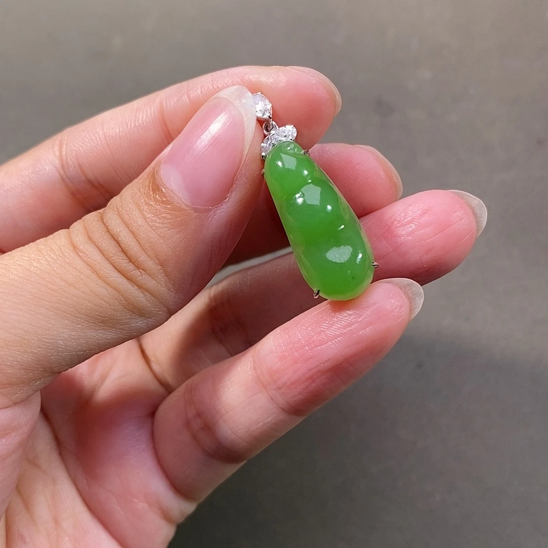 欢***光和田玉（碧玉）18K金镶嵌颈饰