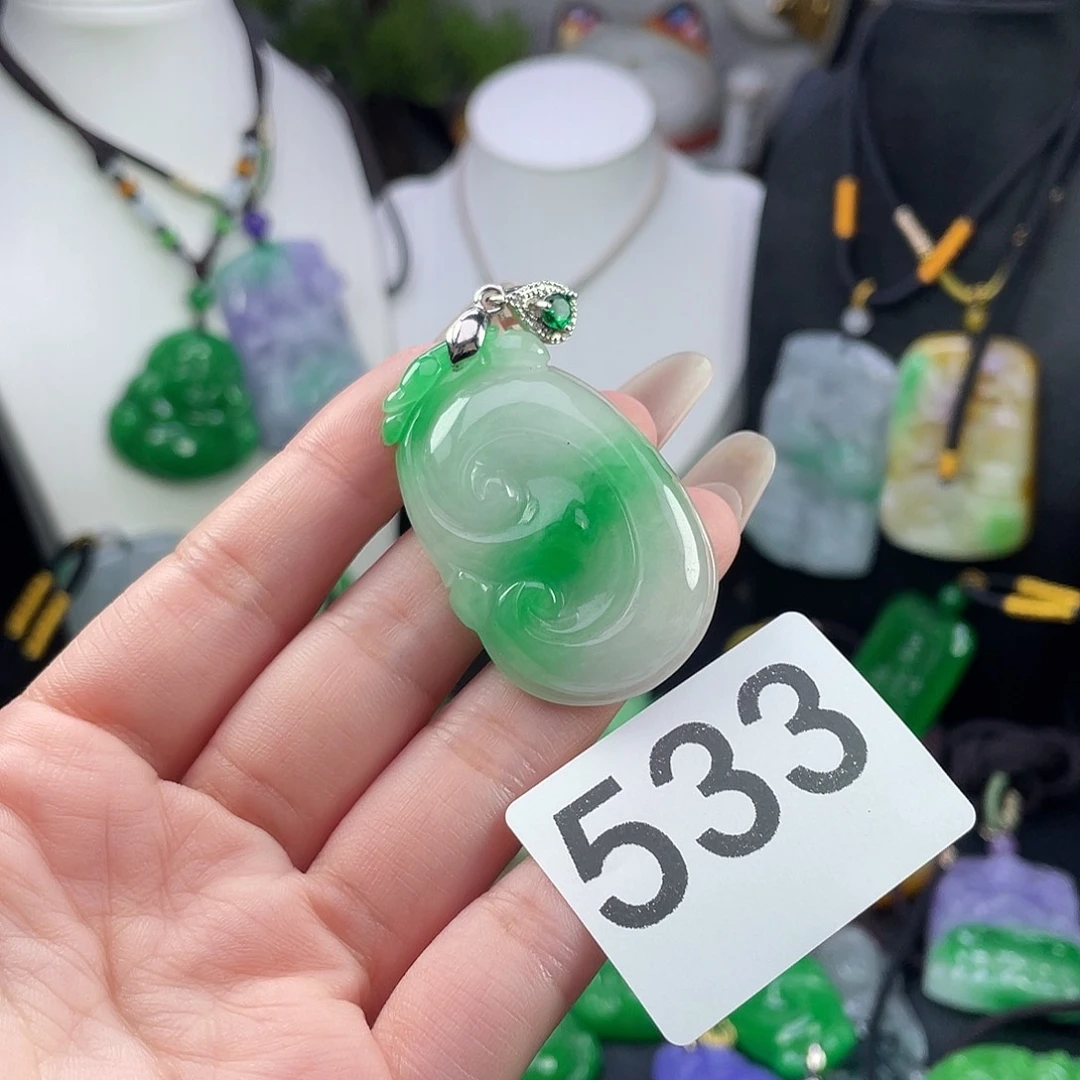 翡翠未镶嵌吊坠(赠链)