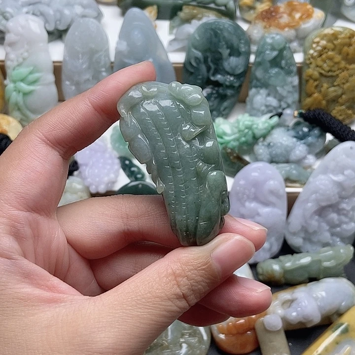 翡翠未镶嵌颈饰翡翠