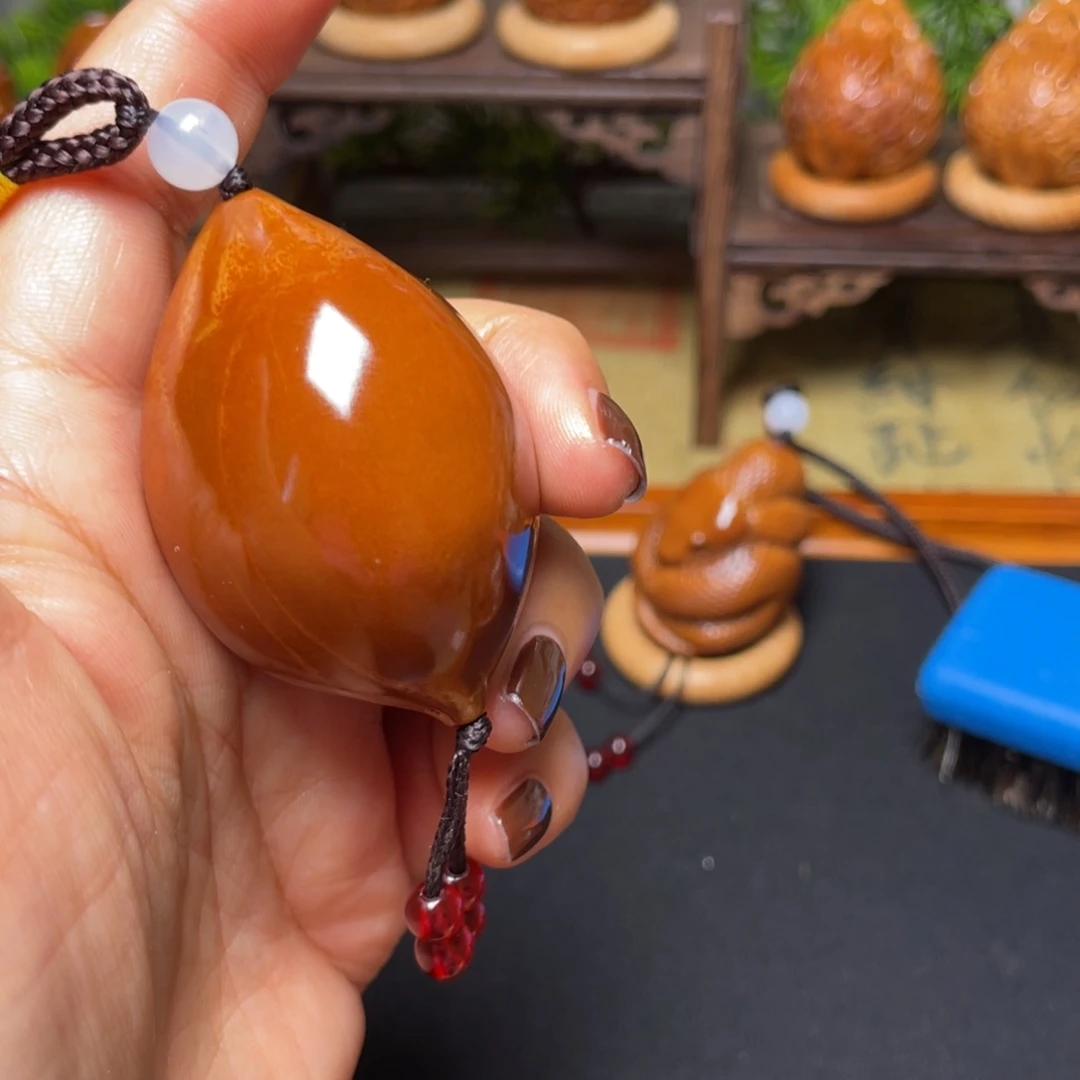 橄榄核吊坠蝴蝶37穿配