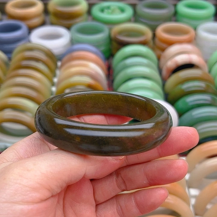 未镶嵌手镯（圆镯）石英质玉