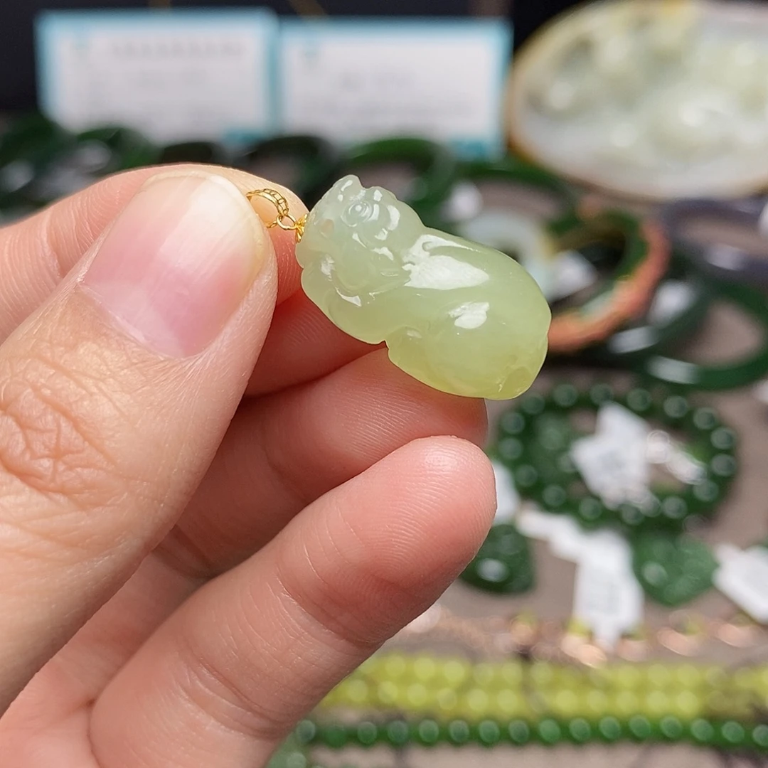 颈饰18K金镶嵌和田玉