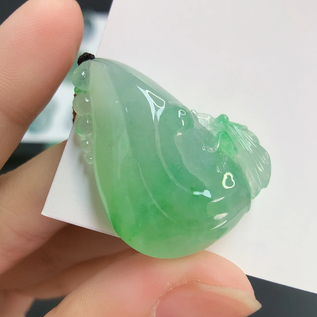 翡翠未镶嵌颈饰一鸣惊人